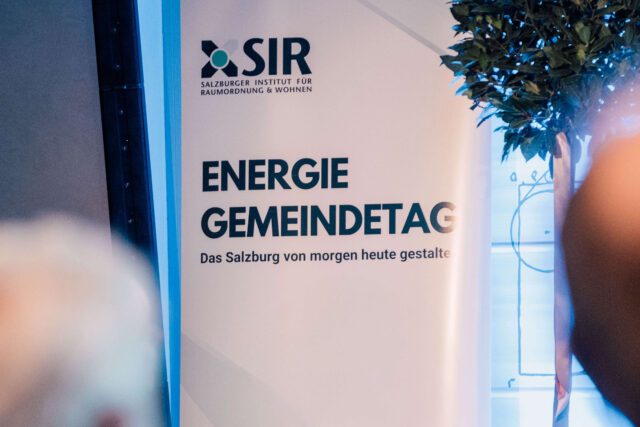 Rollup des Energie-Gemeindetags 2024 mit dem Logo des SIR