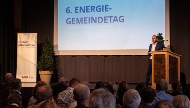 Bereits zum 6. Mal fand der Energie-Gemeindetag statt. Dieses Jahr lud das SIR in die Bachschmiede Wals zum gemeinsamen Erfahrungsaustausch und Netzwerken ein. Foto: SIR